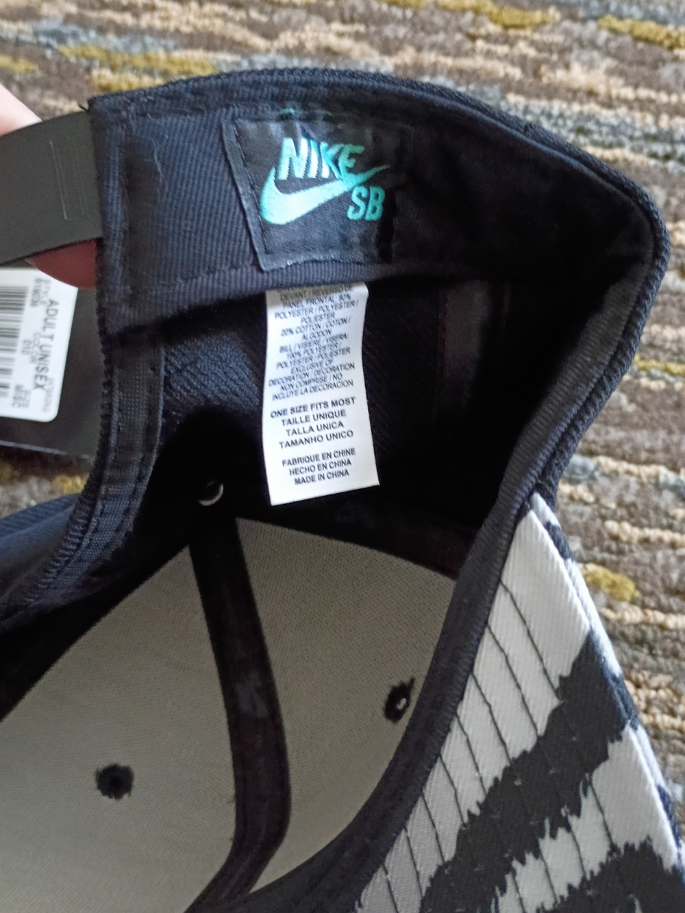 Nike SB Black Snapback Cap with Gray Tiger Brim - Picture 3 of 3
